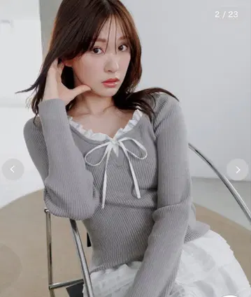 SNIDEL 스나이델 프릴 도킹 니트 풀오버 그레이 한정 컬러