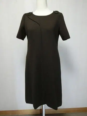 FOXEY 짙은 갈색의 탄탄한 울 니트 반팔 원피스 40