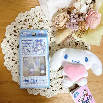 시나모롤 네일 칩과 마스코트