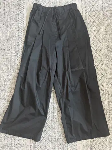 unrelaxing 2턱 와이드 스트레이트 하카마 팬츠