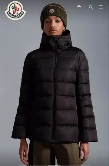 MONCLER 블랙 후드 부착 다운 자켓