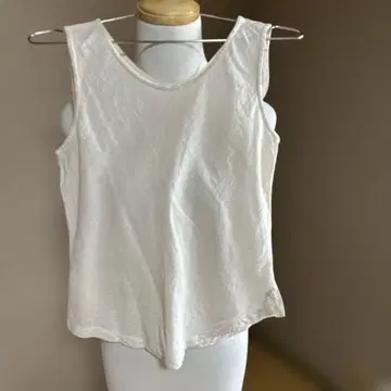 우사토의 의류 슬리브리스 상의