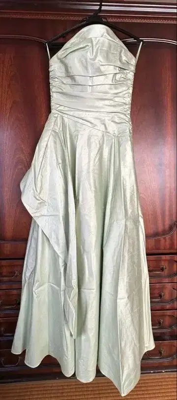 쥬네비비안 연한 녹색 스트랩리스 드레스