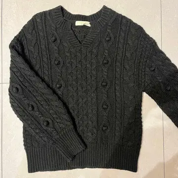 블랙 케이블 니트 V넥 스웨터