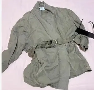 카키 벨트 로브 셔츠