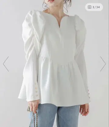 La-gemme 새상품급 파워숄더 하트쉐이프넥 블라우스