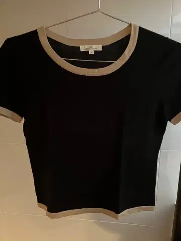 로페피크닉 반팔 니트탑 블랙과 베이지