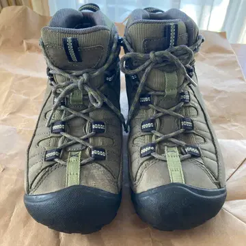 KEEN 하이컷 등산화 올리브 그린