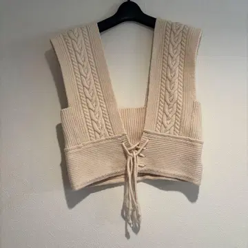 [ I_am ] 케이블 짜임 뷔스티에 아이보리 니트 베스트