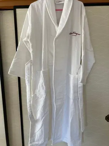 미사용 새상품 페라가모 목욕 가운