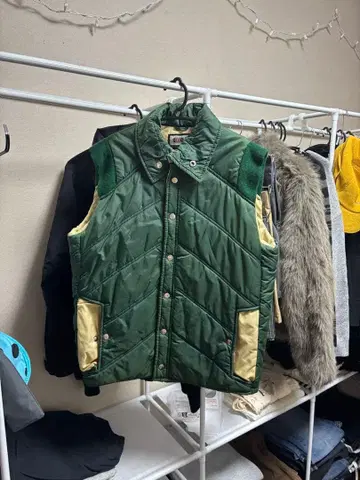 그린 컬러 퀼팅 다운 베스트