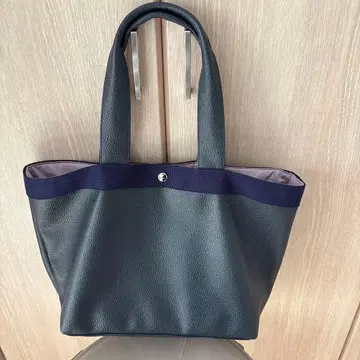 인조 가죽 가죽 토트백 네이비 안쪽 포켓 부착