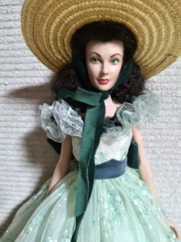 프랭클린 민트풍과 함께 사라진 스칼렛 오하라 BBQ 드레스 착용