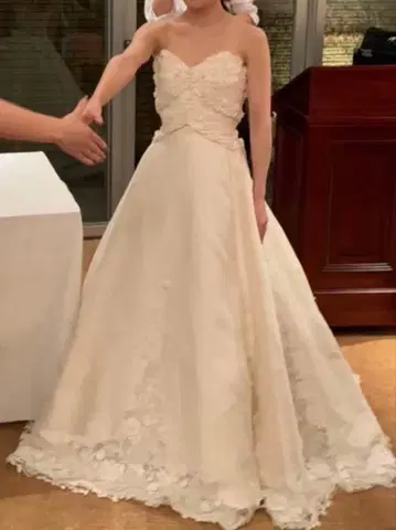 화이트 A라인 웨딩 드레스 파니에 포함