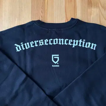 GARNI VV 21TH 맨투맨