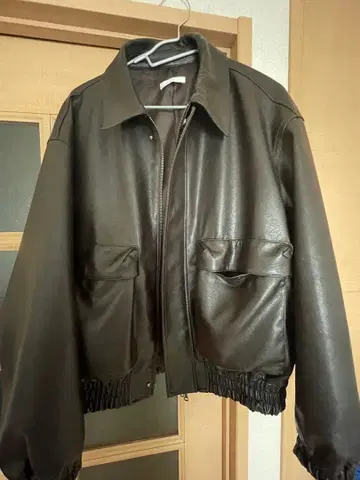 다크 브라운 가죽 자켓