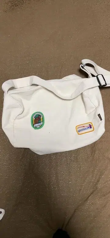 화이트 캔버스 숄더백