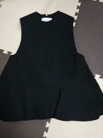 새상품급 리버 울 플레어 베스트 St.cecilia