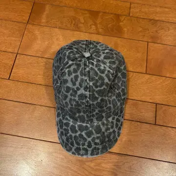 ZARA 레오파드 무늬 그레이 캡
