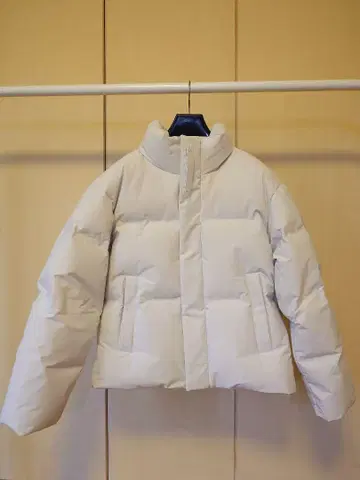 유니클로 심리스 다운 M 사이즈 화이트