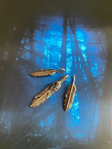 아르테미스 클래식 페더 네크리스 탑