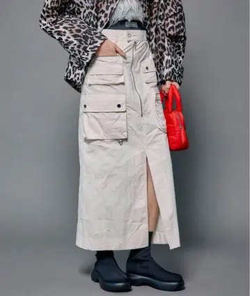 [ MAISON SPEACIAL ] 아이보리 카고 스커트 슬릿 포함