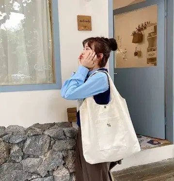 크림색 심플 토트백