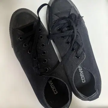 CONVERSE 블랙 스니커즈 로우컷