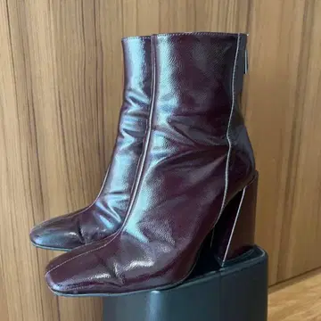 ZARA 버건디 스퀘어토 부츠