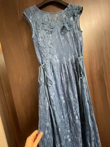 로얄 파티 꽃무늬 레이스 장식의 라이트 블루 롱 드레스