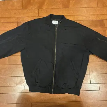 블랙 MA-1 플라이트 자켓 소매 지퍼 포함