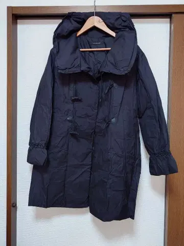 카라 부착 블랙 롱 다운 자켓