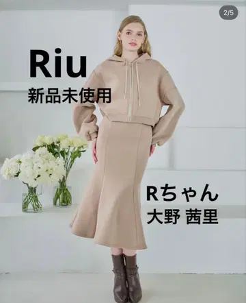 [ 미사용 새상품 ] Riu 로고 스커트 beige 로고스커트 속기모