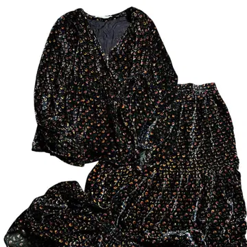 새상품급 누키테파 벨벳 미니 꽃무늬 블라우스 스커트 셋업