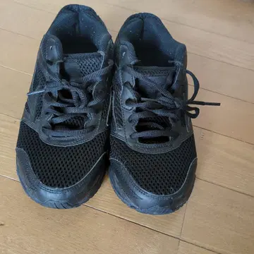 블랙 메쉬 러닝화