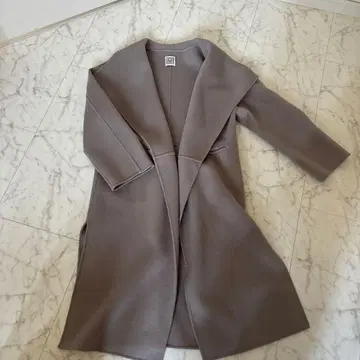 토템 시그니처 코트 ANNECY