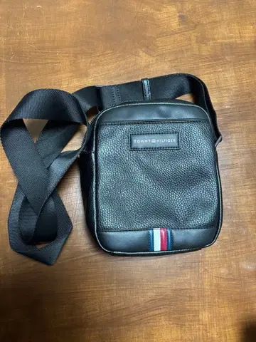 Tommy Hilfiger 블랙 숄더백