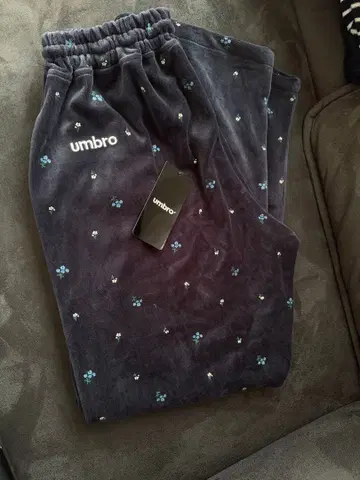 엄브로 umbro 꽃무늬 벨로아 저지 네이비