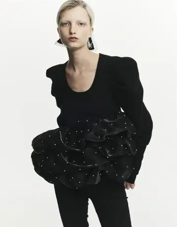 [ Bibiy ] AMELIE PEPURAMU KNIT [ 새상품급 ]