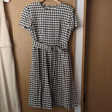 새상품급 L'EST ROSE 체크 무늬 반팔 원피스 하운드투스 클래식