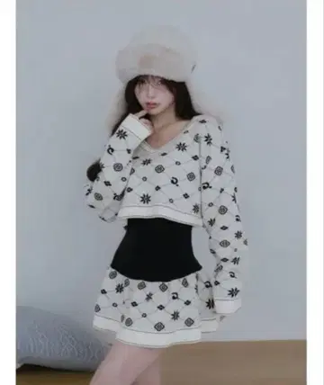 다리치 앙상블 스노우 로고 니트 미니 원피스