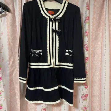 리본 포함 블랙 자켓