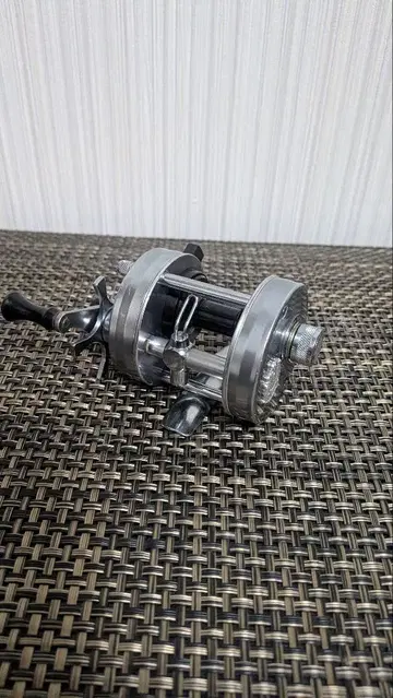 새상품급 초기 ABU 2500c 아부 2500c 아부가르시아 75년제