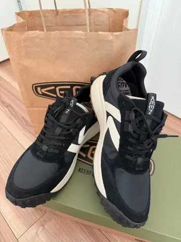 [ KEEN ] 블랙 스니커즈 27.5cm [ 미사용 새상품 ]