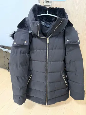 [ 새상품급 ] ZARA 블랙 다운 자켓 퍼 포함