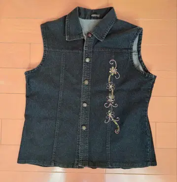 자수 장식 다크 데님 슬리브리스 베스트