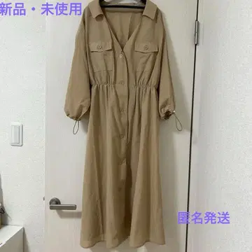 베이지 버튼 달린 겉옷 허리밴딩