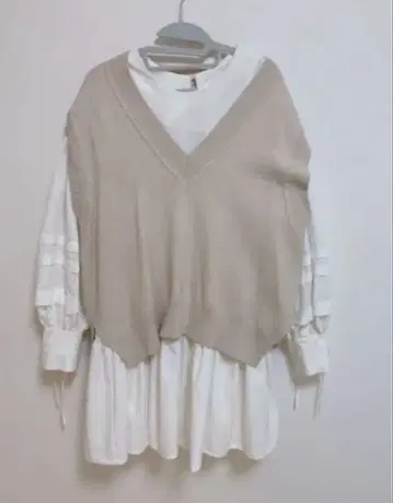 RANDA 베이지 레이어드 상의 스웨터