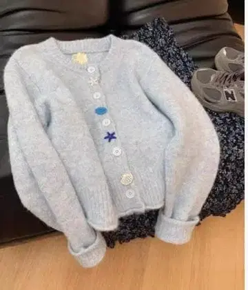 스카이블루 가디건 긴팔 버튼 포함