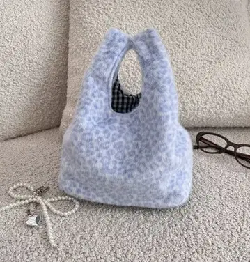 스카이블루 레오파드 무늬 핸드백